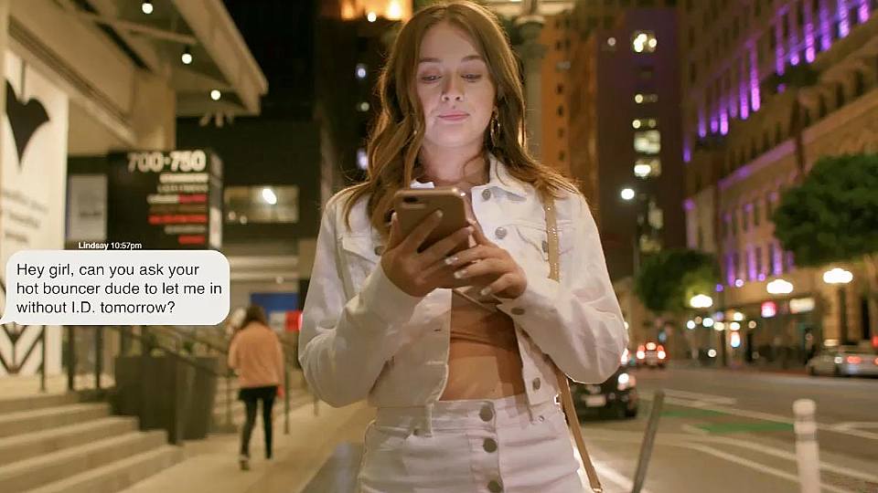 这个小姐姐太勾人了吧，高跟大长腿甜美容颜，翘臀骑乘扑上去大力撞击